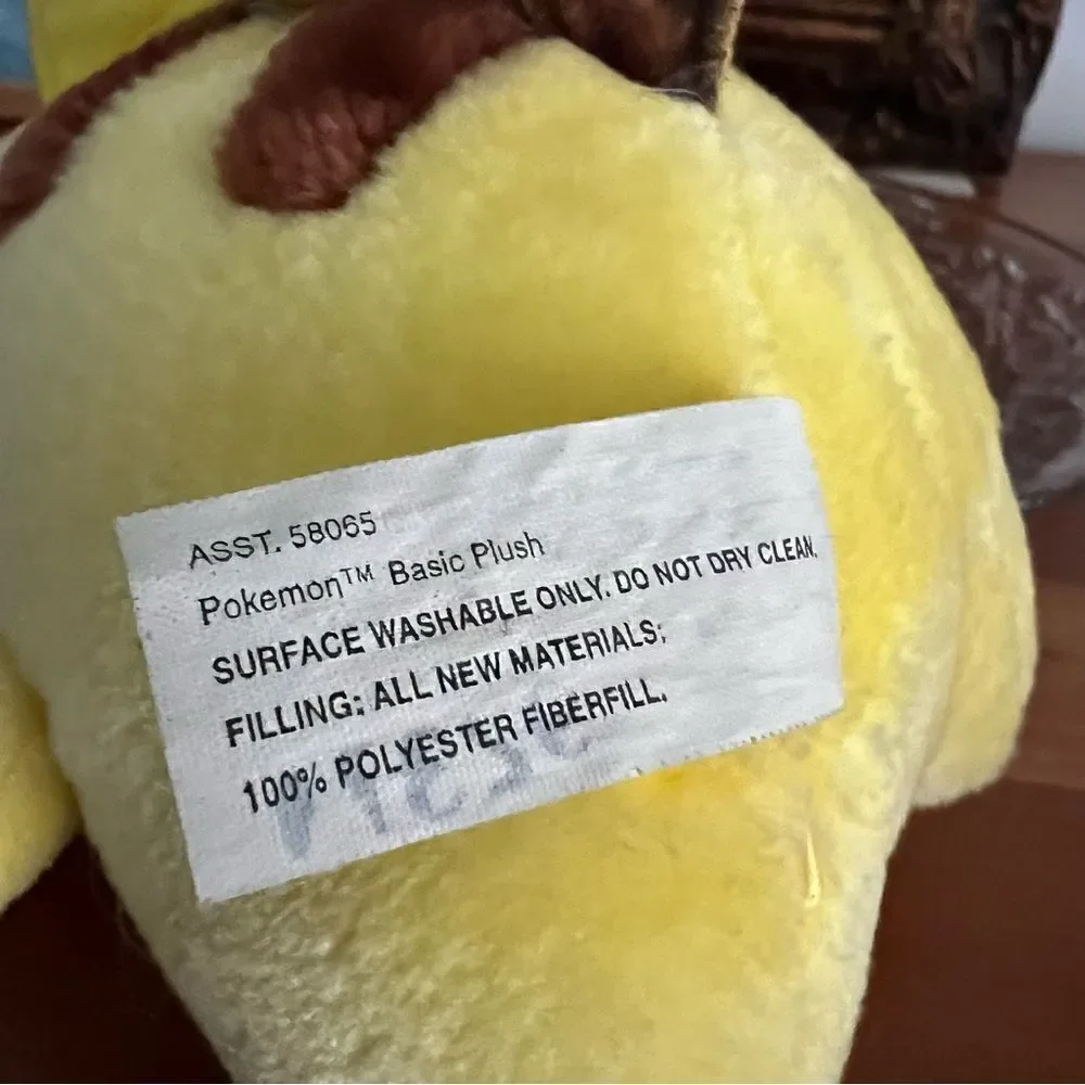 Authentic 1998 Pikachu. Excellent Condition. - Picture 7 of 8
